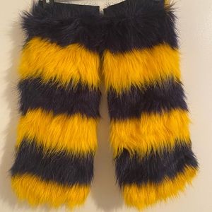 Furry Legwarmers AKA Gameday booties #nashvillepredators#fangfingers#michigan